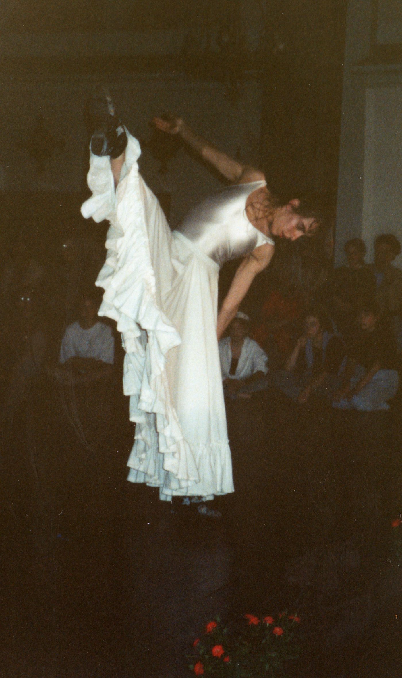 Anne danse lors d'un spectacle de danse modern-jazz à Paris 1992  